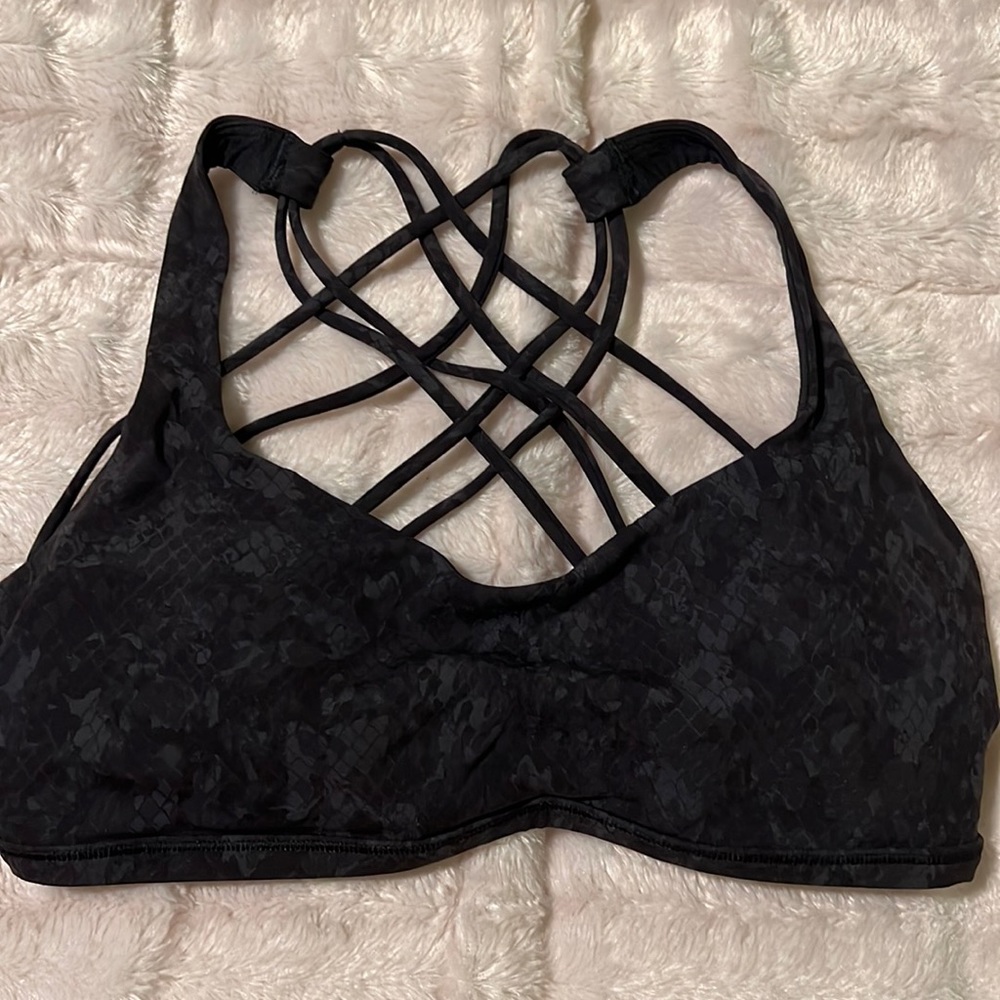 Lululemon free to be bra